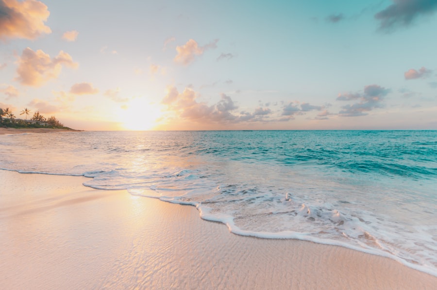 Strand op Mallorca bij zonsondergang